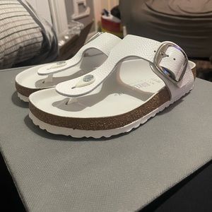 White Gizeh Big Buckle Birkenstock size women: 7 /Men: 5 /38